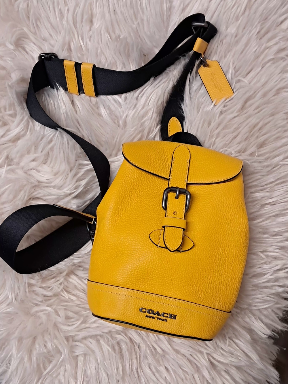 Coach Hudson Small Pack in Canary Yellow Pebble Leather NWT - Picture 3 of 14